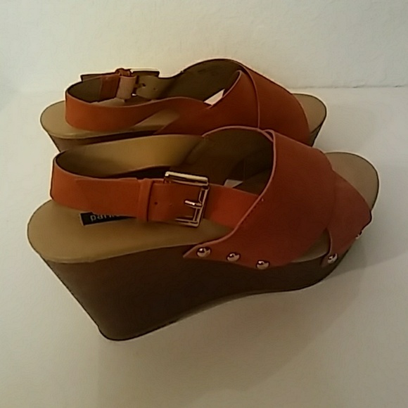 Parker & Sky Strappy Orange Buckle Slip on Sandals - Picture 2 of 8